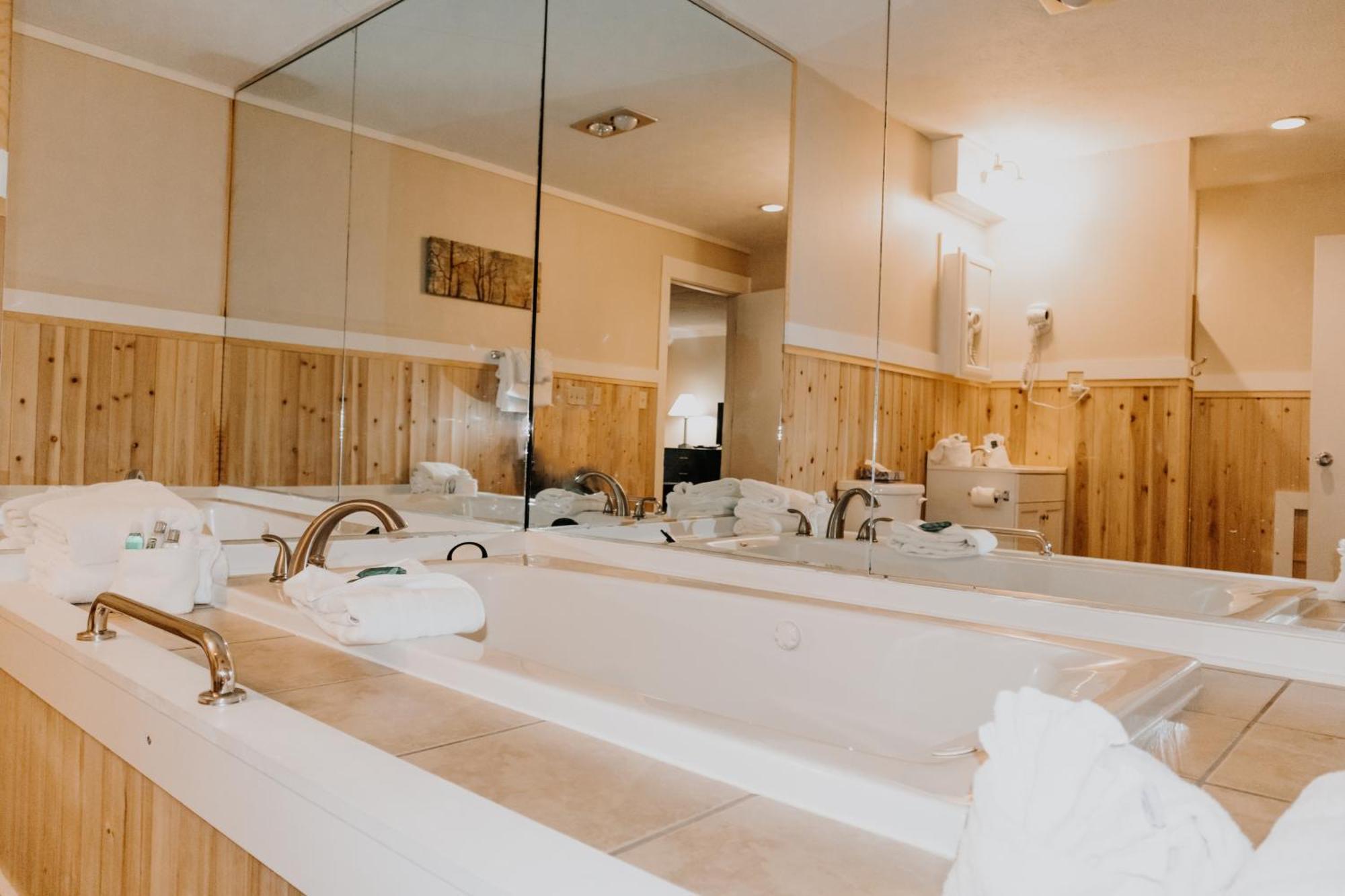Carriage House Country Club 3*