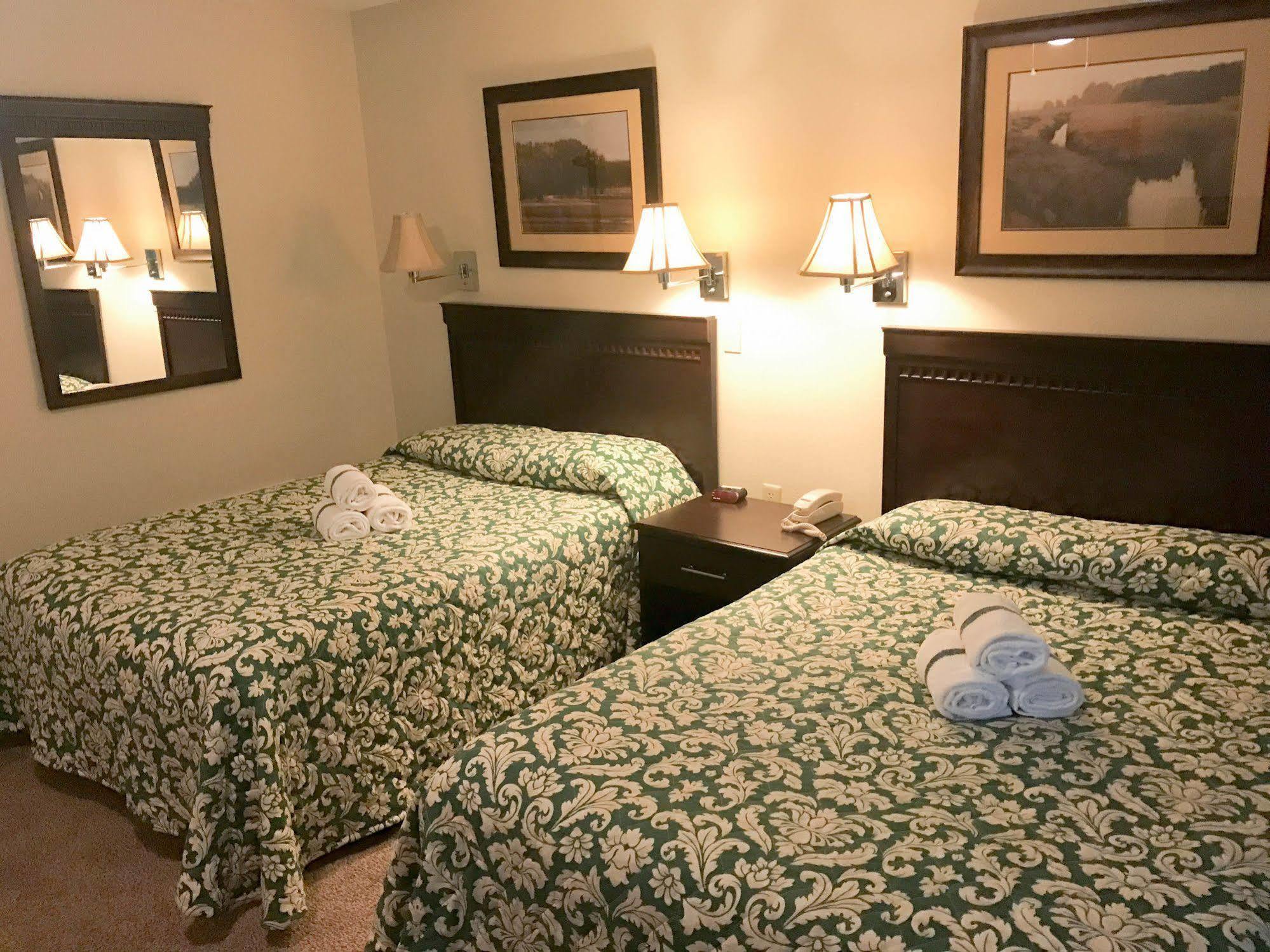 Carriage House Country Club Resort