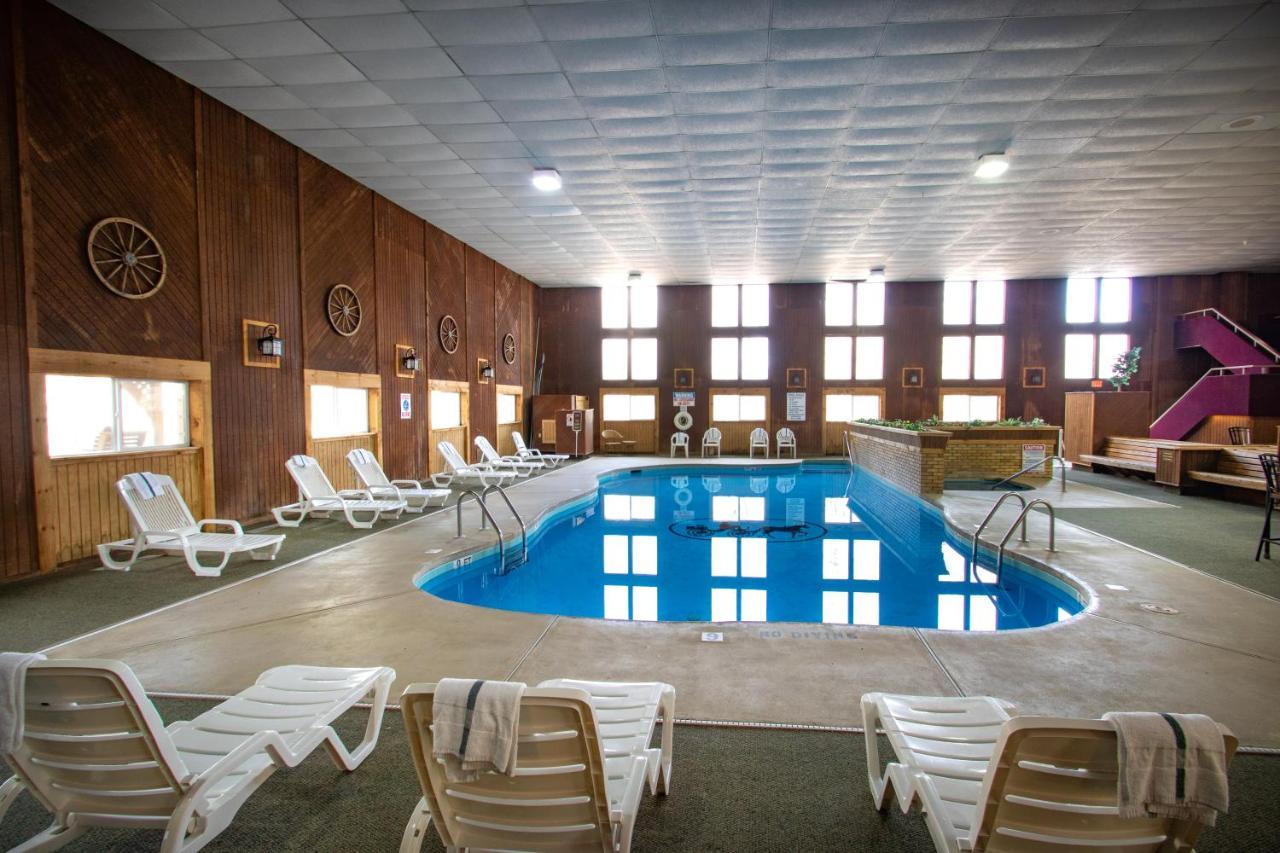 Carriage House Country Club Resort 3*
